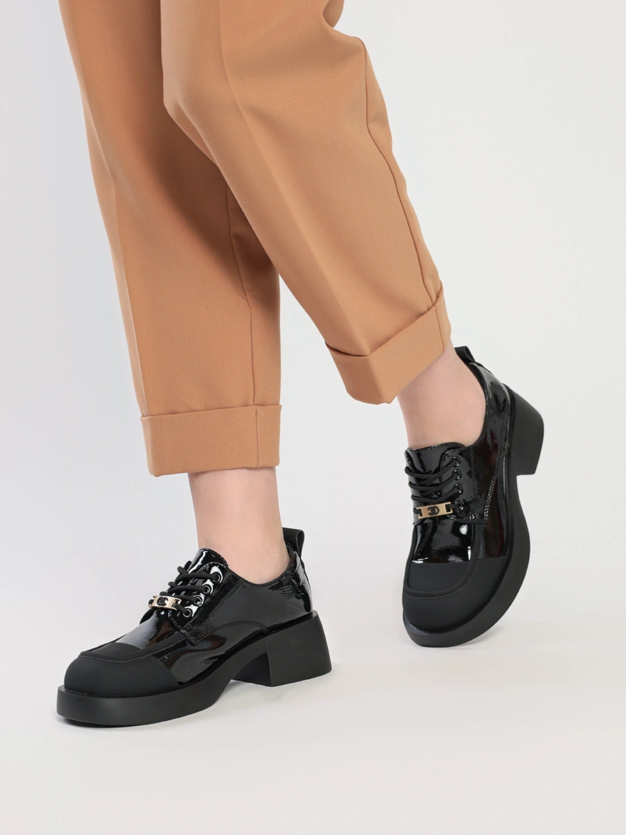 Туфли лакированные черного цвета с отрезным носком